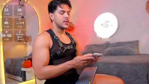 Snapshot of thiago_mercer chatting on 10/21/25, 10:05 Thiago online show from 10/21/25, 10:05