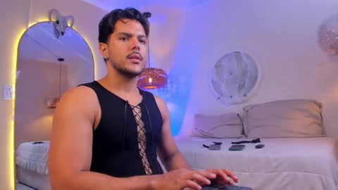 Snapshot of thiago_mercer chatting on 10/29/25, 10:06 Thiago online show from 10/29/25, 10:06