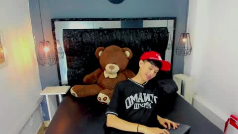 thiago_twink38 online show from 06/25/26, 05:45