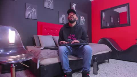 Thia Gomez online show from 11/24/25, 12:38