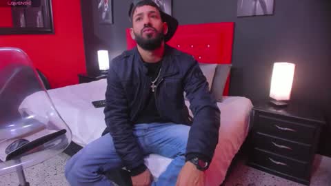 Thia Gomez online show from 12/05/25, 12:36