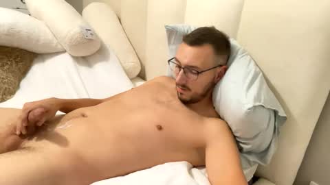 Snapshot of thib9223 chatting on 11/15/25, 05:42 thib9223 online show from 11/15/25, 05:42