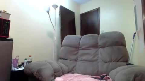 Snapshot of thicdic4 chatting on 11/10/25, 01:48 thicdic4 online show from 11/10/25, 01:48