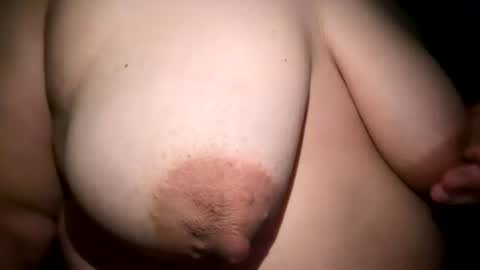 Snapshot of thickkcloudz chatting on 07/15/26, 07:35 thickkcloudz online show from 07/15/26, 07:35