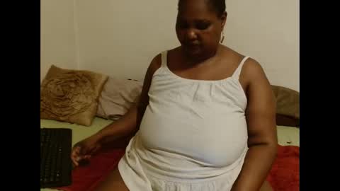 Snapshot of thicksexymellons chatting on 12/21/25, 06:48 Pat online show from 12/21/25, 06:48