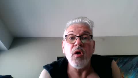 Snapshot of thierrypapineau chatting on 08/05/26, 01:14 thierrypapineau online show from 08/05/26, 01:14