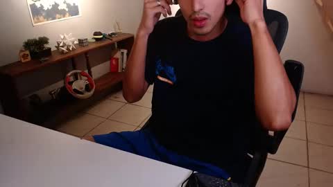 Snapshot of thieves_us chatting on 02/01/26, 10:52 thieves_us online show from 02/01/26, 10:52