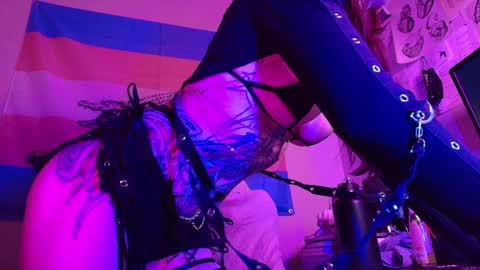 Snapshot of thighsnacks chatting on 02/05/25, 03:45 snacks online show from 02/05/25, 03:45