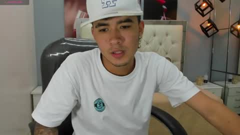 Snapshot of thiiago_collins chatting on 05/17/26, 11:12 THIAGO COLLINS online show from 05/17/26, 11:12