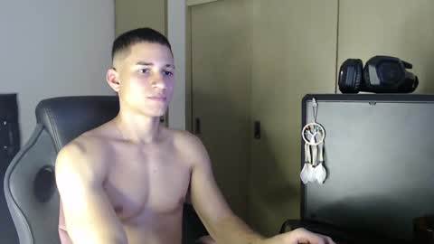 Snapshot of thin_tommy11 chatting on 12/31/24, 11:06 thin_tommy11 online show from 12/31/24, 11:06