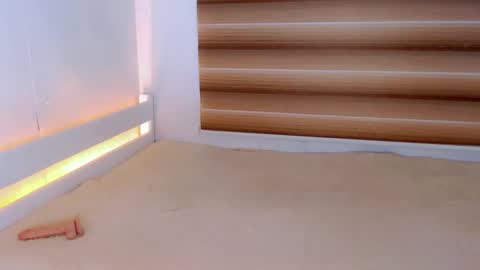 LAURA online show from 04/09/26, 02:11