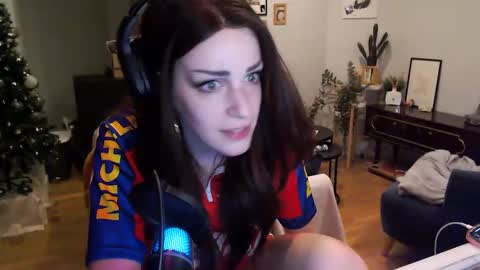 Snapshot of thirstypickle chatting on 01/09/25, 11:56 Sarra Rhies online show from 01/09/25, 11:56