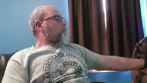 Snapshot of thisguy374 chatting on 12/24/24, 07:00 thisguy374 online show from 12/24/24, 07:00