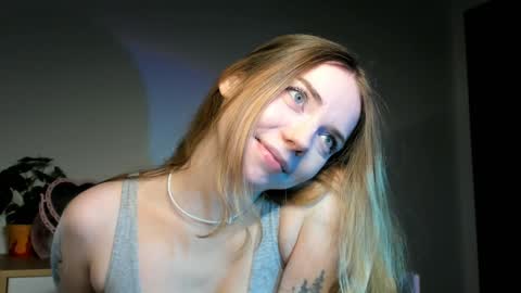 Snapshot of thisisamelia chatting on 12/20/24, 07:07 Amelia  shows on mondays fridays and sundays  if anything changes im giving updates on my fansly  online show from 12/20/24, 07:07