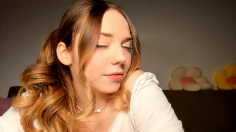 Snapshot of thisisamelia chatting on 02/02/25, 04:00 Amelia  shows on mondays fridays and sundays  if anything changes im giving updates on my fansly  online show from 02/02/25, 04:00