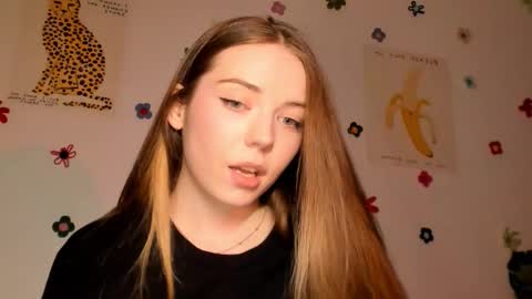 Snapshot of thisisamelia chatting on 10/05/25, 04:27 Amelia  shows on mondays fridays and sundays  if anything changes im giving updates on my fansly  online show from 10/05/25, 04:27