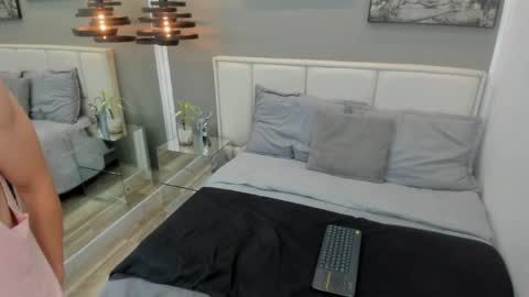 Thom online show from 04/18/26, 11:58