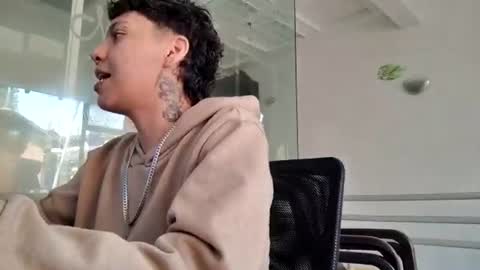 thomas27f online show from 11/30/25, 12:42