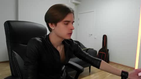 Snapshot of thomas_brons chatting on 05/31/26, 05:48 THOMAS BRONS online show from 05/31/26, 05:48