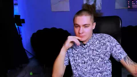 thomas_crow online show from 11/22/25, 10:25