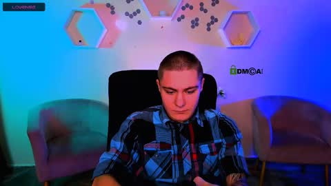 thomas_crow online show from 11/25/25, 09:42