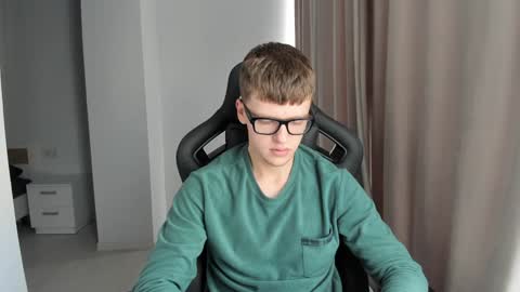 Snapshot of thomas_shelbivip chatting on 01/14/25, 11:20 Tomas online show from 01/14/25, 11:20