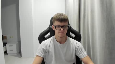 Snapshot of thomas_shelbivip chatting on 01/22/25, 08:06 Tomas online show from 01/22/25, 08:06