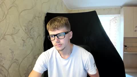 Snapshot of thomas_shelbivip chatting on 10/03/25, 10:01 Tomas online show from 10/03/25, 10:01