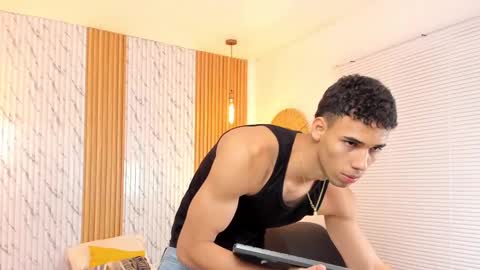 Snapshot of thomas_walker0 chatting on 02/11/25, 09:35 Thomas online show from 02/11/25, 09:35