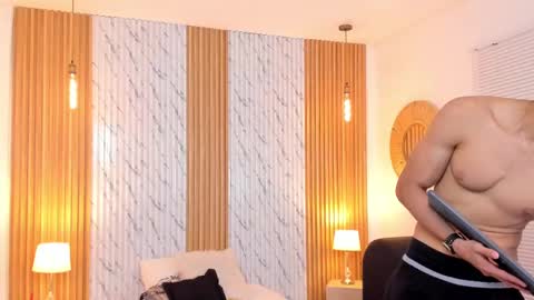 Snapshot of thomas_walker0 chatting on 02/19/25, 08:52 Thomas online show from 02/19/25, 08:52