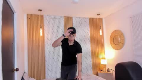 Snapshot of thomas_walker0 chatting on 10/22/25, 11:21 Thomas online show from 10/22/25, 11:21