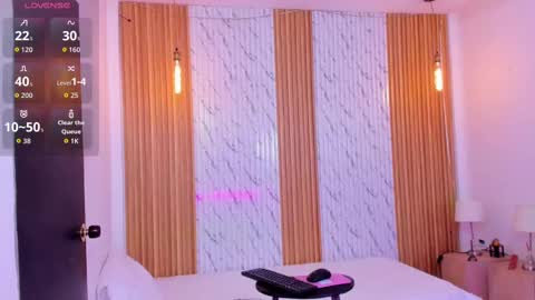 Snapshot of thomas_walker0 chatting on 10/27/25, 12:20 Thomas online show from 10/27/25, 12:20