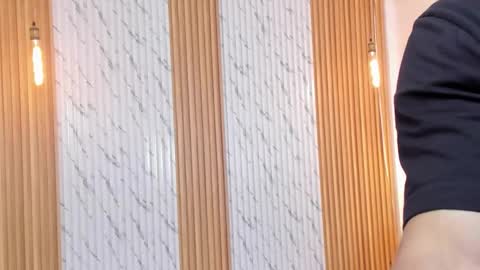 Snapshot of thomas_walker0 chatting on 11/12/25, 11:54 Thomas online show from 11/12/25, 11:54