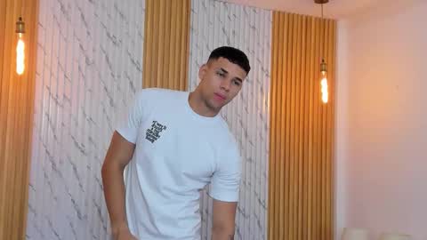 Snapshot of thomas_walker0 chatting on 11/18/25, 11:25 Thomas online show from 11/18/25, 11:25