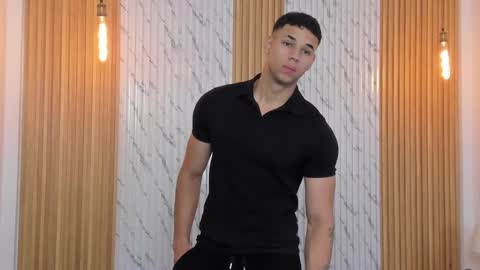 Snapshot of thomas_walker0 chatting on 11/21/25, 11:42 Thomas online show from 11/21/25, 11:42