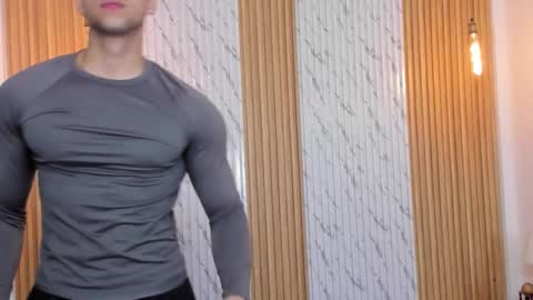 Snapshot of thomas_walker0 chatting on 11/22/25, 11:53 Thomas online show from 11/22/25, 11:53