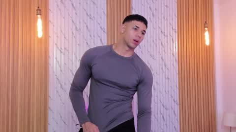 Snapshot of thomas_walker0 chatting on 12/01/25, 12:21 Thomas online show from 12/01/25, 12:21