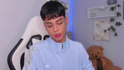 Thomas online show from 11/01/25, 01:18