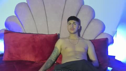 Snapshot of thomasblaze chatting on 09/25/25, 10:08 thomas online show from 09/25/25, 10:08