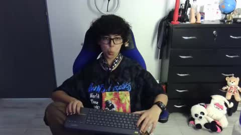 Snapshot of thomascooper_cams chatting on 04/19/26, 08:11 VALERIA online show from 04/19/26, 08:11
