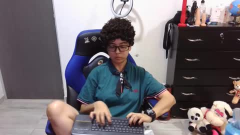 Snapshot of thomascooper_cams chatting on 05/20/26, 09:21 VALERIA online show from 05/20/26, 09:21