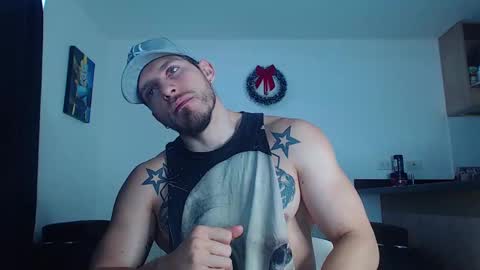 Snapshot of thomashoward31 chatting on 01/20/25, 01:11 Thomas online show from 01/20/25, 01:11