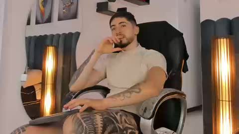 Snapshot of thomasmarzo1 chatting on 09/25/25, 08:12 sweetfit boy online show from 09/25/25, 08:12