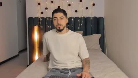 Snapshot of thomasmarzo1 chatting on 12/03/25, 06:17 sweetfit boy online show from 12/03/25, 06:17