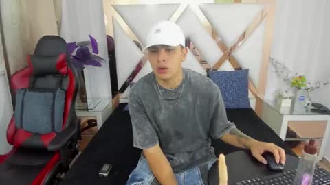 Snapshot of thomasthund chatting on 01/06/26, 01:37 thomasthund online show from 01/06/26, 01:37