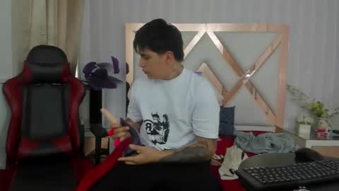 Snapshot of thomasthund chatting on 01/12/26, 01:27 thomasthund online show from 01/12/26, 01:27