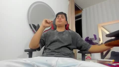 Snapshot of thomasthund chatting on 01/14/26, 03:01 thomasthund online show from 01/14/26, 03:01