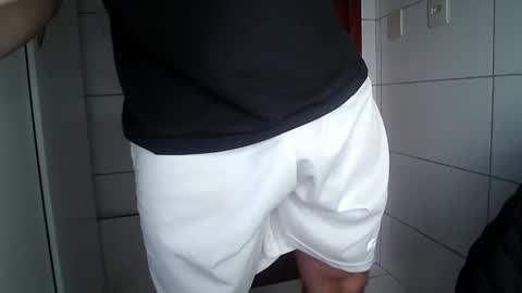 Snapshot of thomaz__ chatting on 10/17/25, 06:43 thomaz__ online show from 10/17/25, 06:43