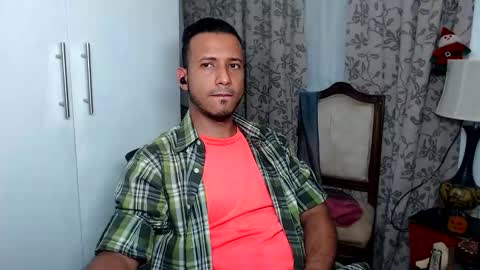 Snapshot of thommerxxx chatting on 01/10/26, 08:05 Thom online show from 01/10/26, 08:05