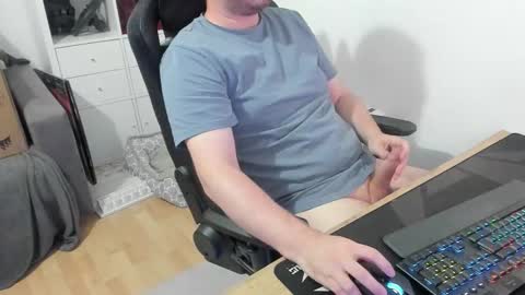 Snapshot of thommy2008 chatting on 09/12/25, 10:59 thommy2008 online show from 09/12/25, 10:59